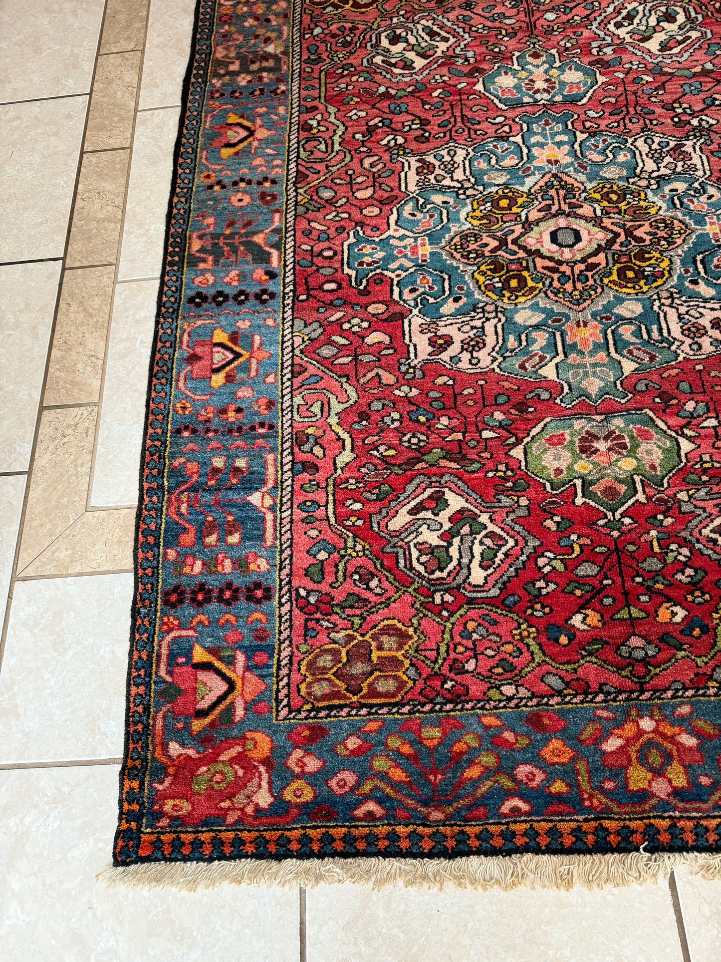 Persian Bakhtiari Rug No. 209 – Hand-Knotted 100% Wool Medallion Design Oriental Area Rug 6.7 x 4.1 ft