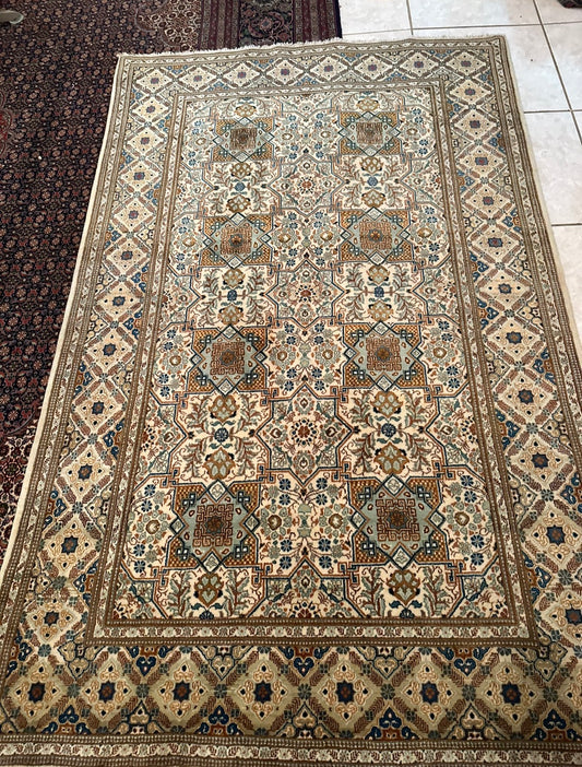 Persian Kashan Wool Rug No. 165 – Hand-Knotted Beige Traditional Oriental Area Rug 7.0 x 4.5 ft