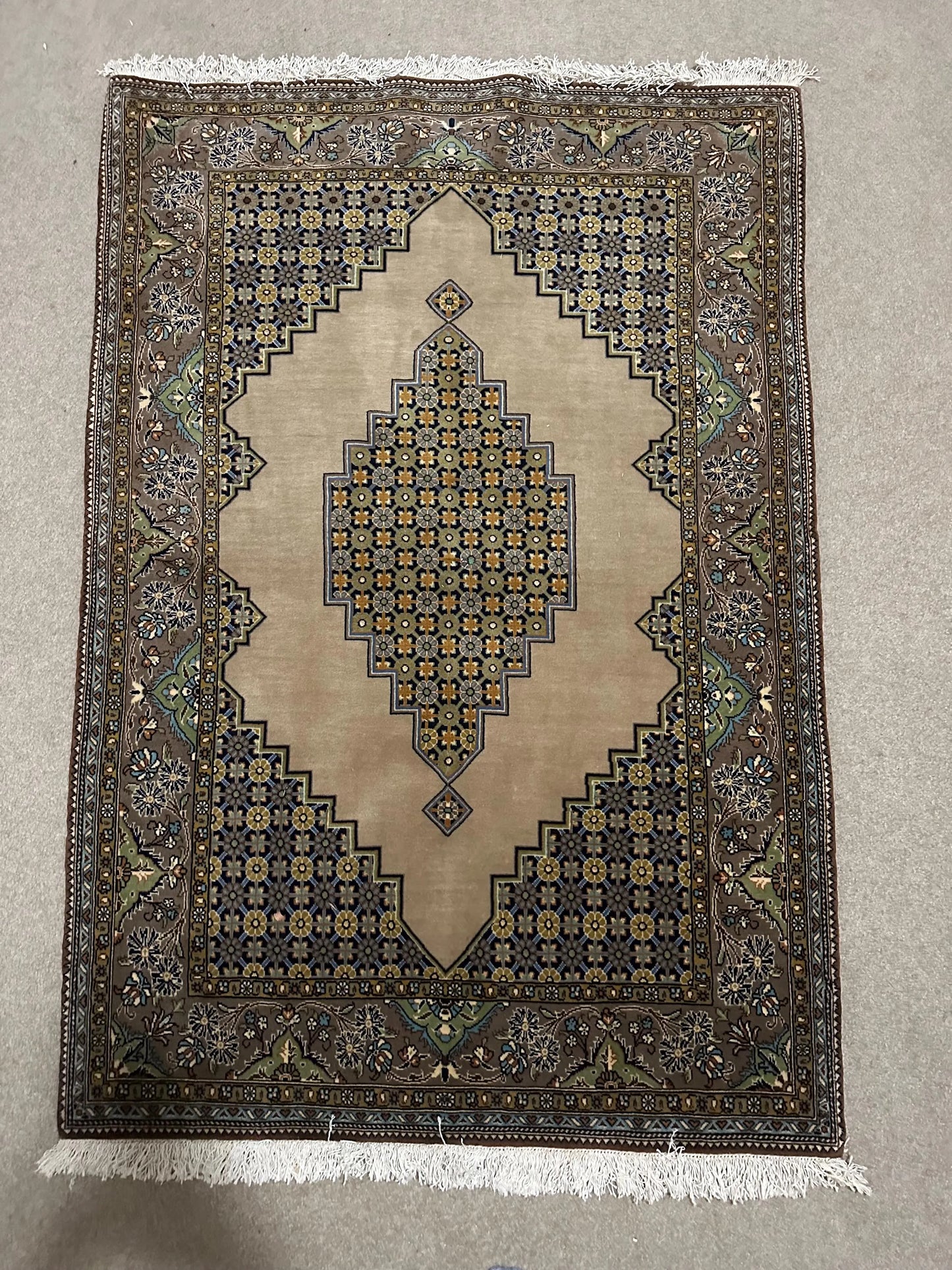 Persian Ghom Rug – Hand-Knotted 100% Wool Oriental Area Rug with Leather Binding 3.5 x 5.11 ft